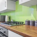 Inviting 2-Bed House In Milton Keynes - Netflix