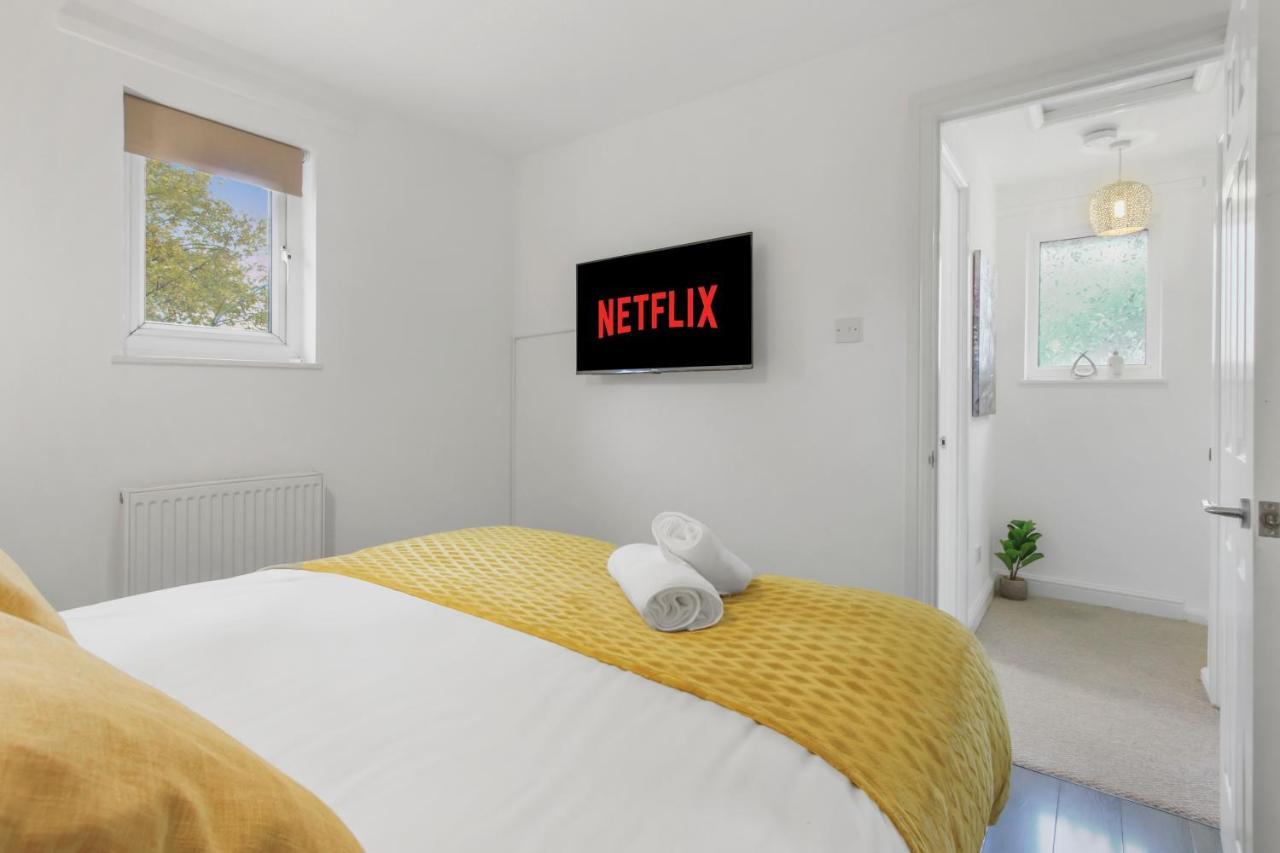 Inviting 2-bed House In - Netflix * Milton Keynes