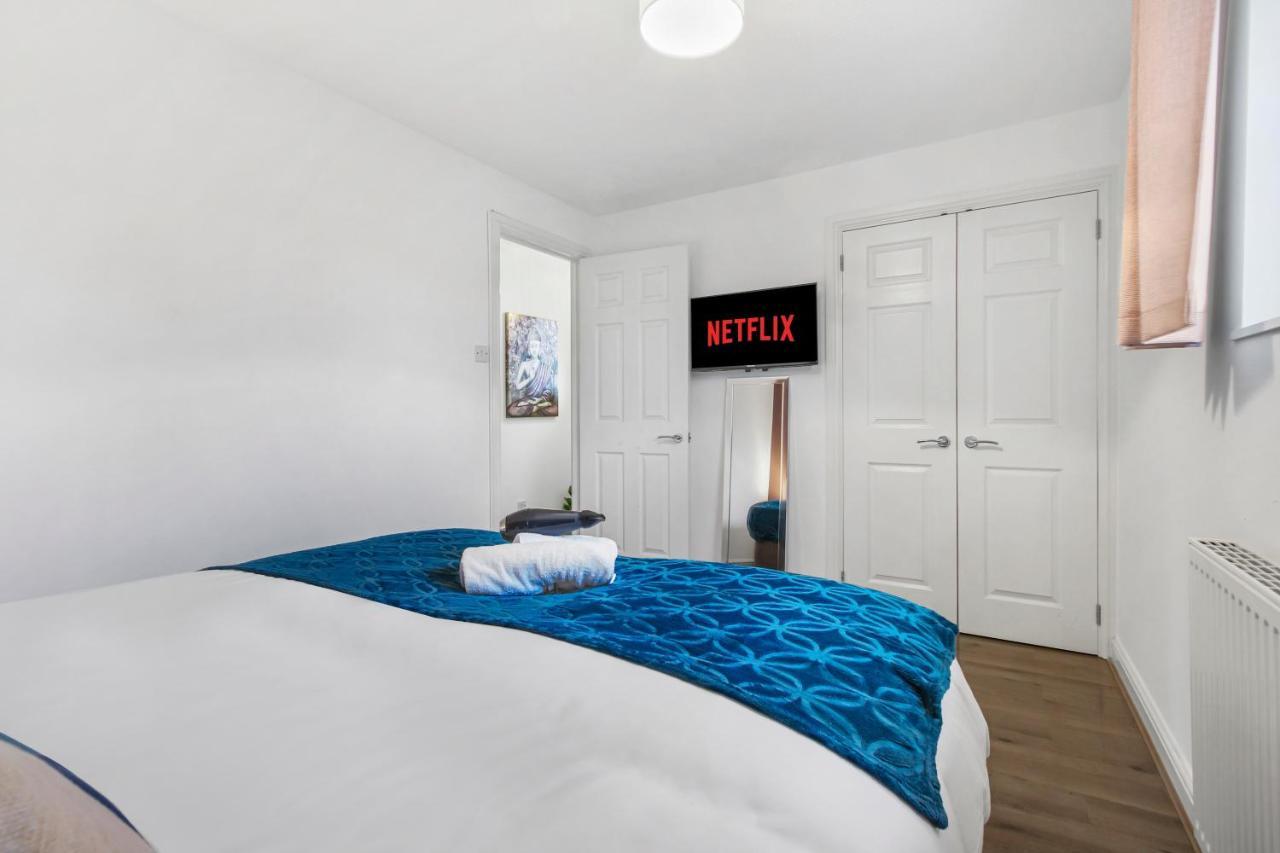 Inviting 2-bed House In - Netflix