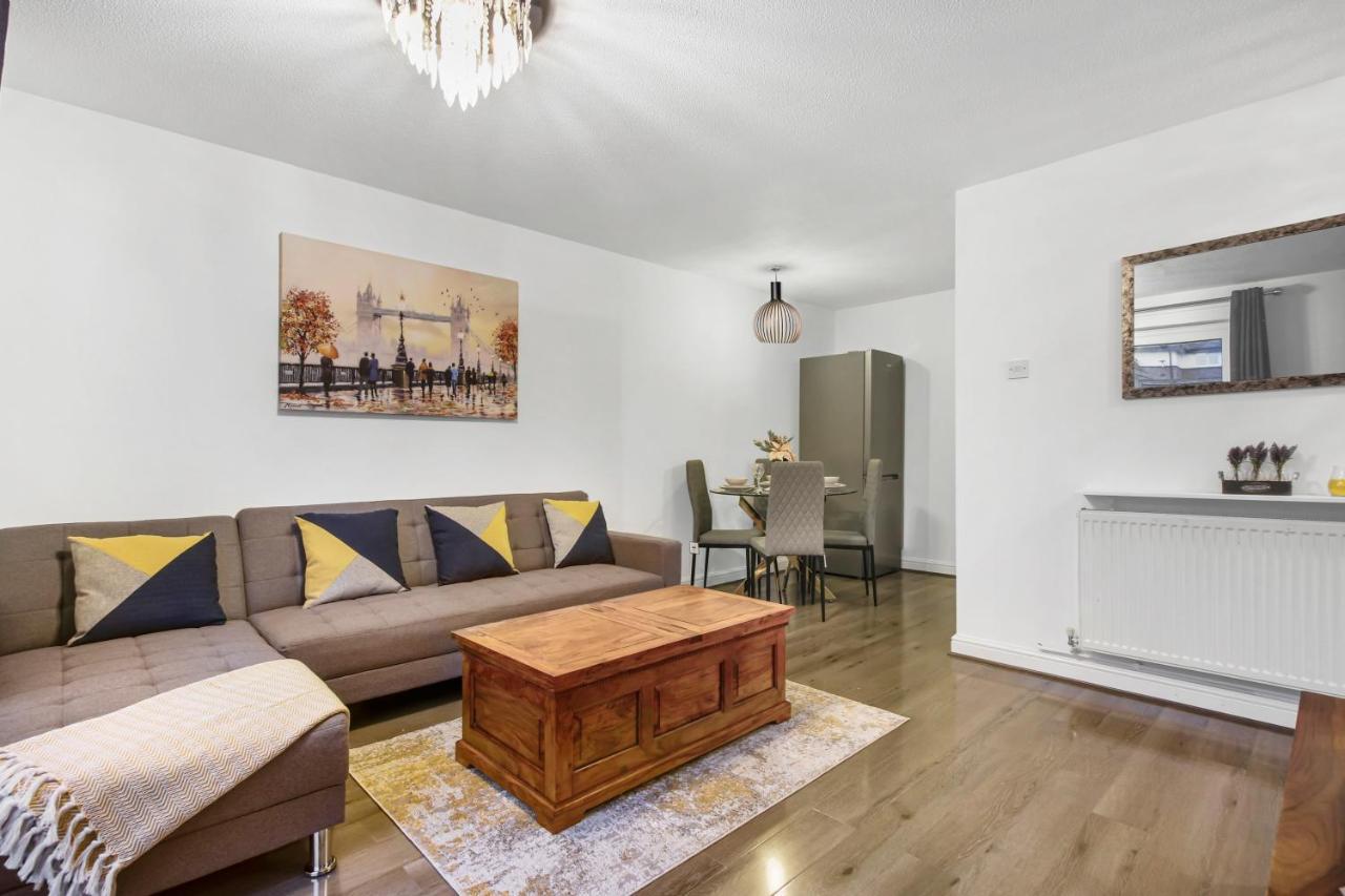 Inviting 2-bed House In - Netflix