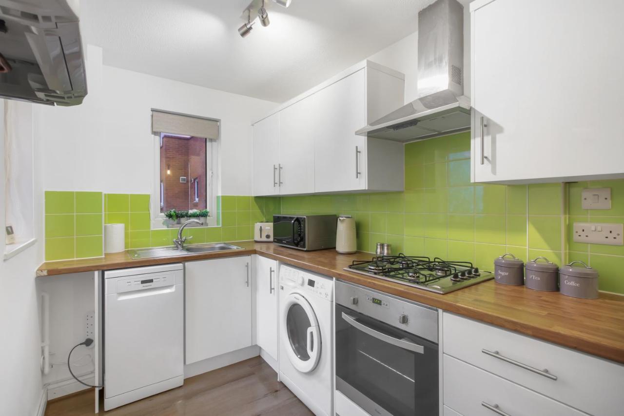 Inviting 2-bed House In - Netflix *