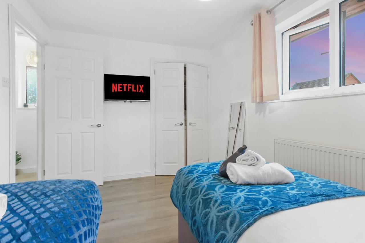 Inviting 2-bed House In - Netflix Holiday home Milton Keynes